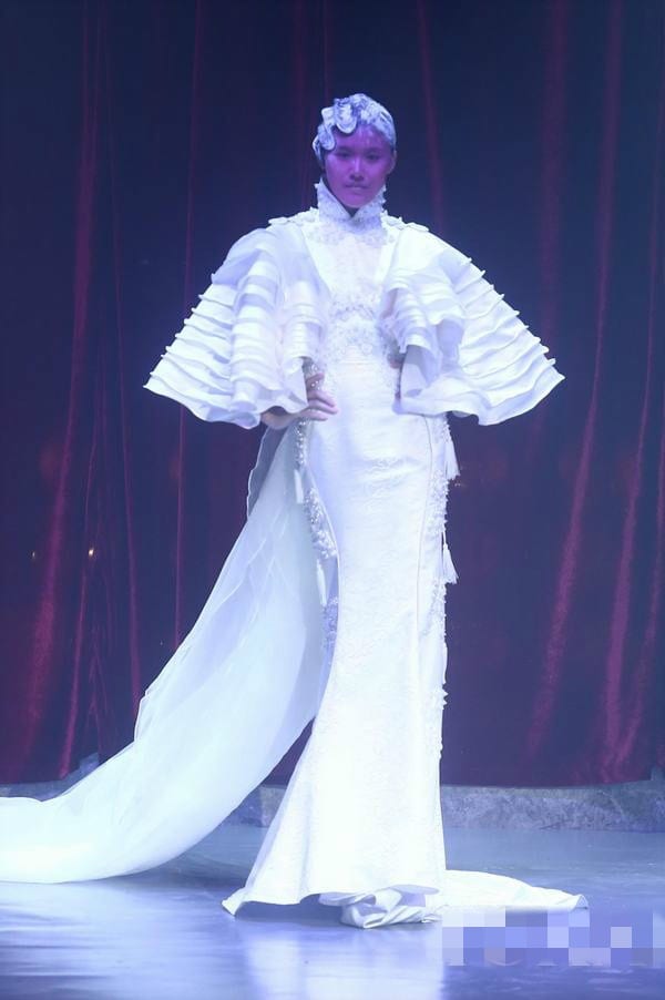 要逆天了,這幾款婚紗設(shè)計(jì)絕逼亮瞎你滴眼! 第3張