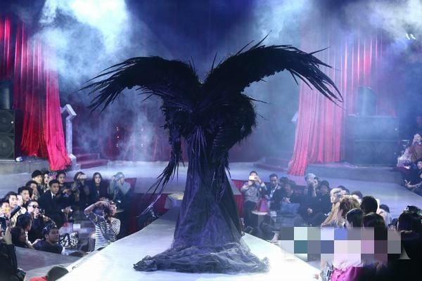 要逆天了,這幾款婚紗設(shè)計(jì)絕逼亮瞎你滴眼! 第6張