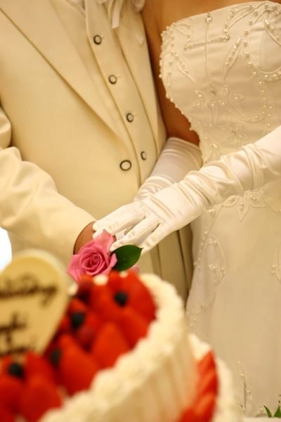結婚切蛋糕怎么切 結婚蛋糕含義和切法  第2張