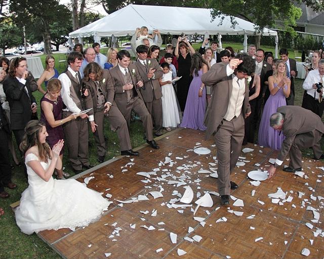 全球10個奇葩婚禮習(xí)俗，印度某些地區(qū)竟然直接去街上綁架男性做新郎！  第6張