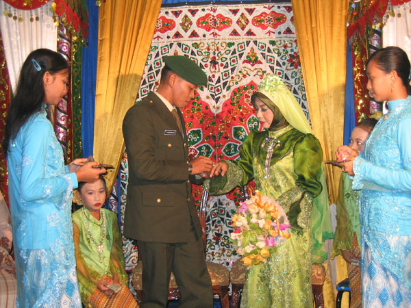 全球10個奇葩婚禮習(xí)俗，印度某些地區(qū)竟然直接去街上綁架男性做新郎！  第9張