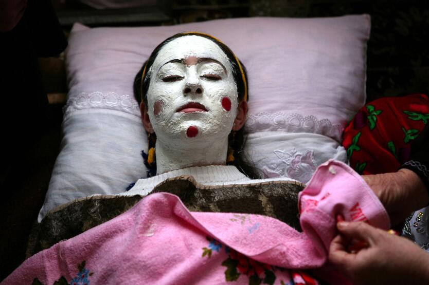 全球10個奇葩婚禮習(xí)俗，印度某些地區(qū)竟然直接去街上綁架男性做新郎！  第10張