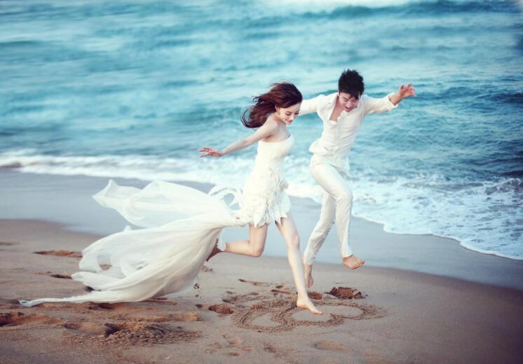 李小璐海邊婚紗照，賈乃亮李小璐婚紗照在三亞哪兒拍的？  第1張