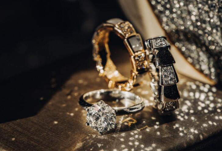 科普|訂婚戒指和結(jié)婚戒指區(qū)別有哪些 第3張
