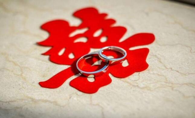 結(jié)婚戒指買(mǎi)什么價(jià)位合適？上班族心聲