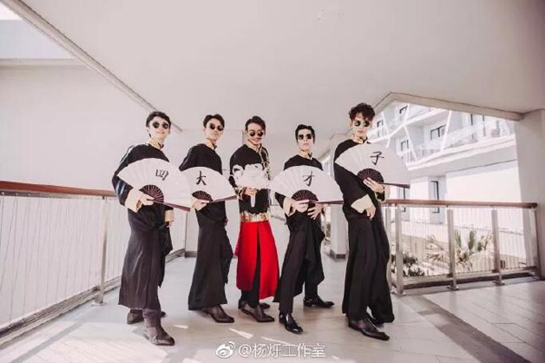 拍照不會(huì)擺pose？這些“心機(jī)道具”必須要get！  第14張