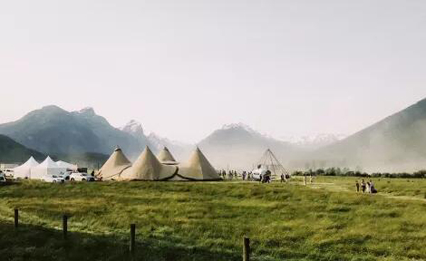 韓庚盧靖姍低調(diào)的新西蘭“森林”婚禮,自然又有趣! 第2張