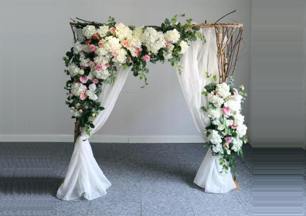 如何自己布置婚禮現(xiàn)場呢?這樣布置省錢又浪漫