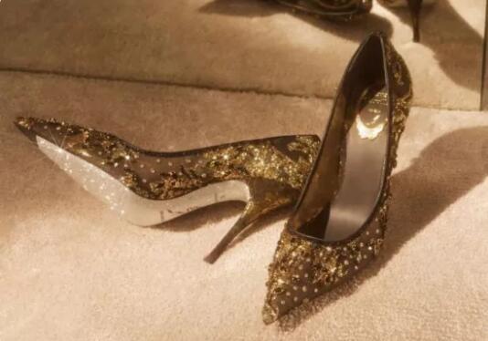 婚鞋怎么買？根據(jù)婚紗搭配婚鞋才是王道！  第5張