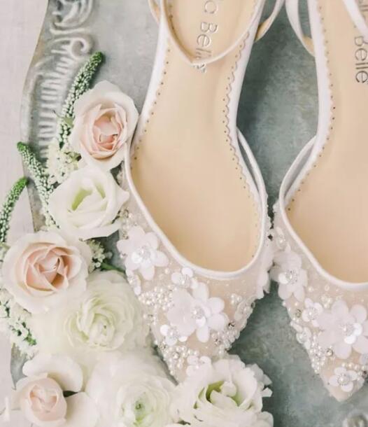 婚鞋怎么買？根據(jù)婚紗搭配婚鞋才是王道！  第6張