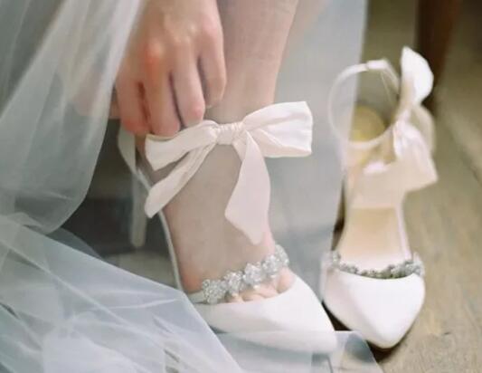 婚鞋怎么買？根據(jù)婚紗搭配婚鞋才是王道！  第7張