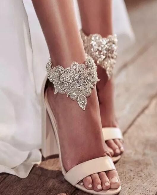 婚鞋怎么買？根據(jù)婚紗搭配婚鞋才是王道！  第10張