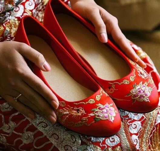 婚鞋怎么買？根據(jù)婚紗搭配婚鞋才是王道！  第15張
