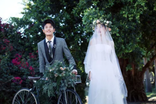 拍婚照的小技巧你都知道嗎？學會這10招拍照姿勢，讓你360度無死角！  第9張