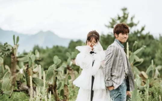 拍婚照的小技巧你都知道嗎？學會這10招拍照姿勢，讓你360度無死角！  第13張